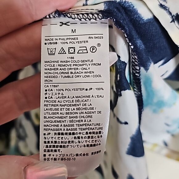 NWT Banana Republic Medium Long Sleeve Satin Floral blouse top - Picture 9 of 9